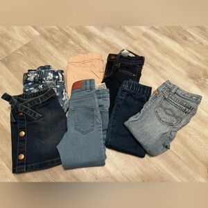 A lot of size 18 to 24 baby girl bottoms.